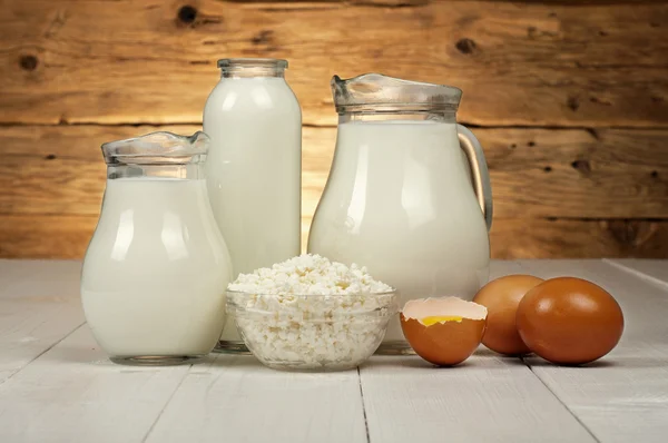 Dairy products (milk, cottage cheese, yogurt) and eggs — Stock fotografie