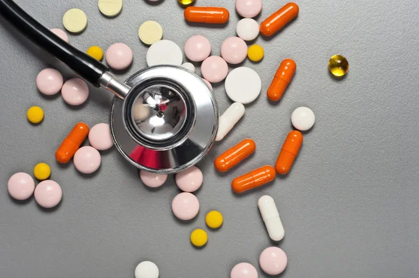 Pills and capsules with stethoscope — Stock Photo, Image