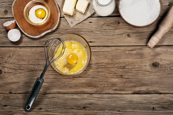 Baking ingredients (milk, eggs, flour, butter) — Stockfoto