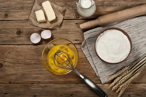 Beaten egg yolks in a bowl with whisk — Stock fotografie