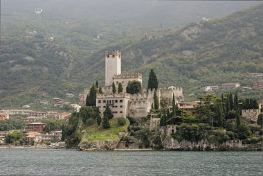 Malcesine - İtalya içinde kale kalıntıları