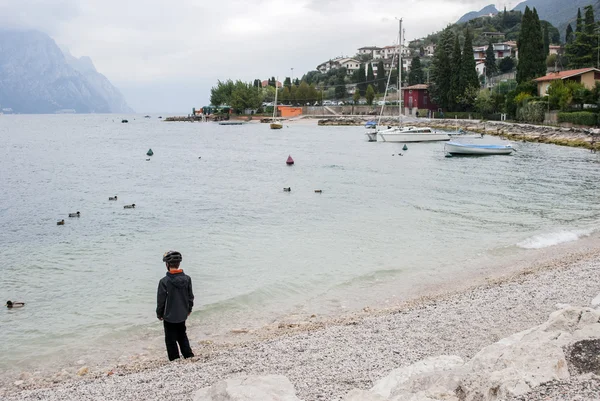 Garda Gölü ve Malcesine şehir - İtalya
