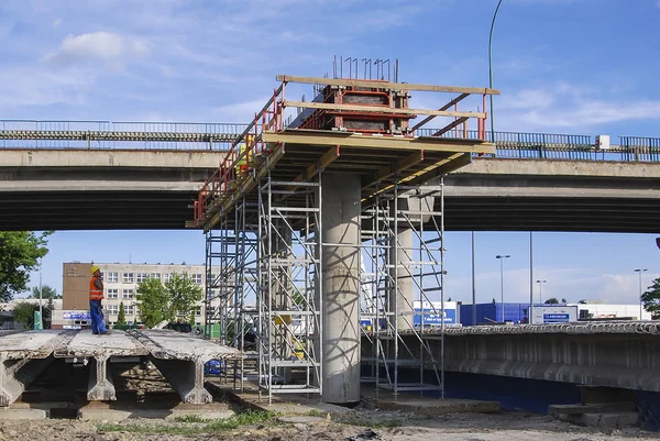 Construção de um viaduto — Fotografia de Stock