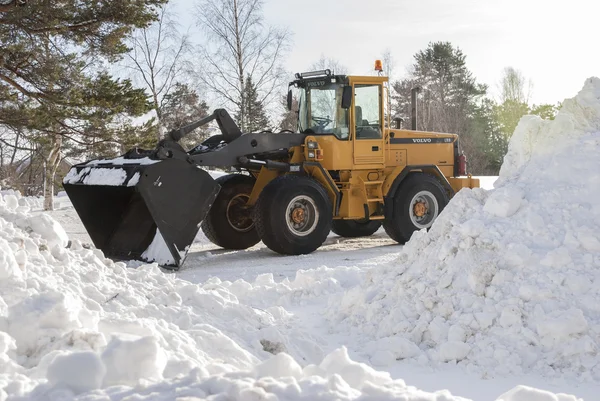 Traktor untuk snow removal route — Stok Foto