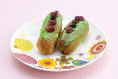 renkli bir daire üzerine yeşil krema ile tanımlama