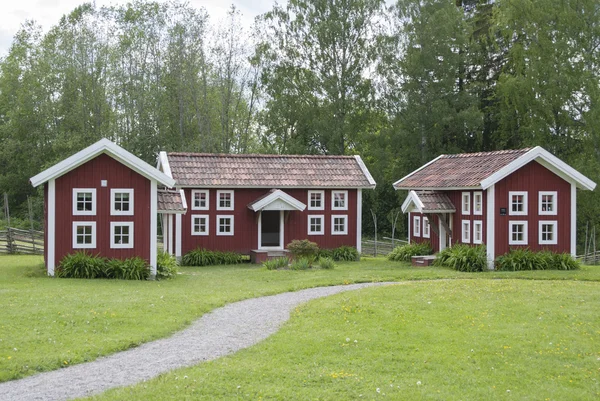 Cabañas para juegos infantiles modeladas en casas tradicionales suecas —  Fotos de Stock