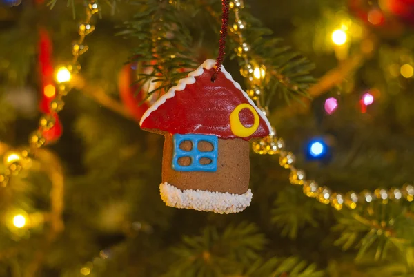 Pan de jengibre de Navidad en forma de casa — Foto de Stock