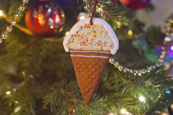 Pão de gengibre de Natal em forma de sorvete — Fotografia de Stock