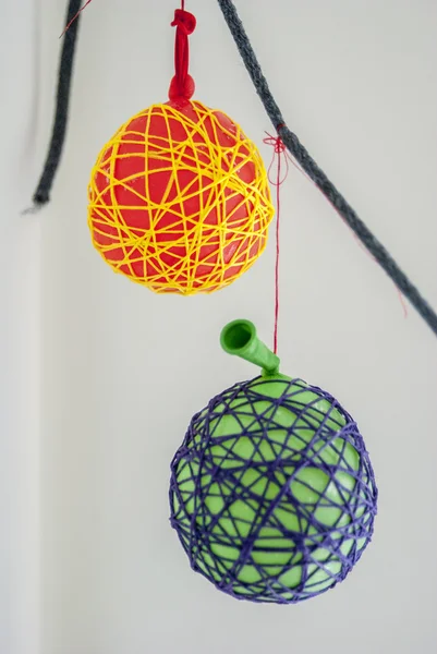 su ve dizesi ile iki balon