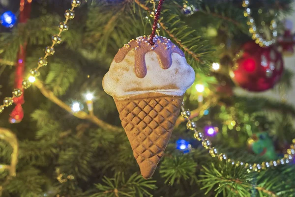 Pão de gengibre de Natal em forma de sorvete — Fotografia de Stock