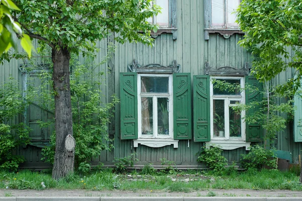 Panjurlu geleneksel Rus evi
