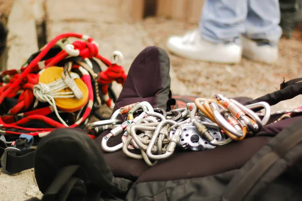 Equipment for rock climbing and industrial mountaineering: carabiners and ropes