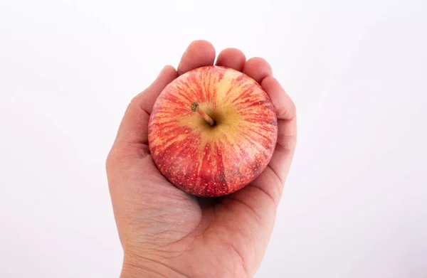Mężczyzna Trzyma Czerwone Jabłko Ręku — Zdjęcie stockowe