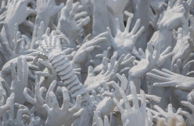 Wat Rong Khun, Chiang Rai, Tayland cehennemden heykel eller