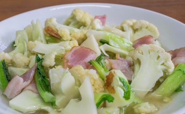 Jambon ile kızarmış karnabahar