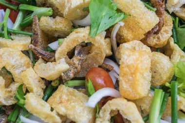 domuz eti kabuklu salata