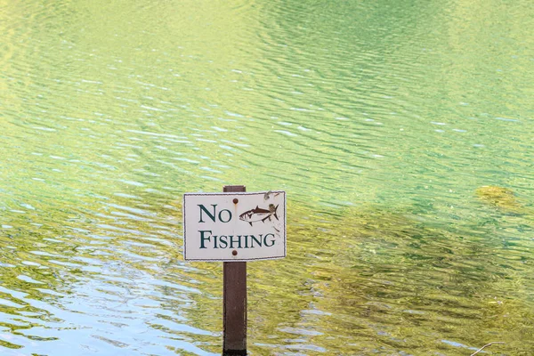 Nincs Halászati Jel Tóban — Stock Fotó
