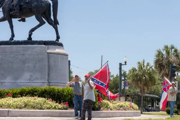 Novos Orleans Maio 2017 Manifestantes Protestando Contra Remoção Estátuas Confederadas — Fotografia de Stock