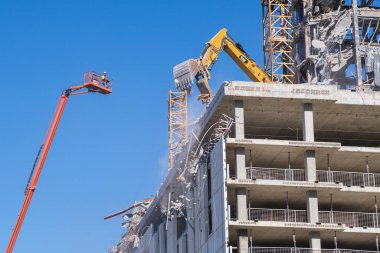 NEW ORLEANS, LA - 17 Kasım 2020: 3 kişinin öldüğü Hard Rock Hotel 'in yıkılması