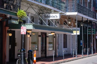 NEW ORLEANS, LA - 16 Kasım 2020: Fransız Mahallesi 'ndeki ünlü Galatoire Restoranına Giriş
