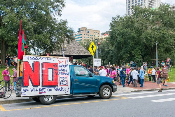 New Orleans Enero 2017 Manifestantes Duncan Plaza Manifestando Elección Inauguración — Foto de Stock