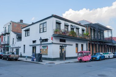 YENİ ORLEANS, LA - 22 AĞUSTOS 2020: Fransız Mahallesindeki Clover Izgara Restoranı