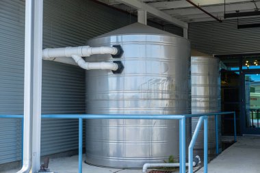 Büyük paslanmaz çelik yağmur tankları