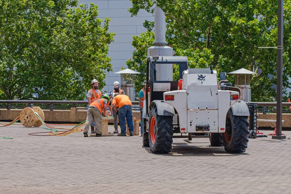 New Orleans Usa August 2020 Arbeiter Mit Harten Hüten Verlegen — Stockfoto