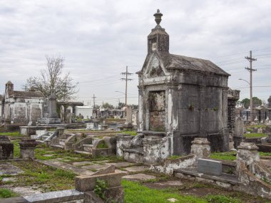 NEW ORLEANS, LA, ABD - 15 Mart 2015: Lafayette Mezarlığı No. 2, New Orleans 'ın yukarısında bir mezarlık.