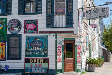 NEW ORLEANS, LA, ABD - 3 Şubat 2020 - Elizabeth 'in New Orleans, Louisiana' daki Bywater Mahallesindeki Restoranı
