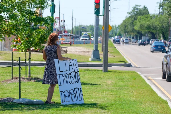 New Orleans Estados Unidos Mayo 2021 Manifestante Solitario Biden Con — Foto de Stock