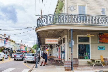 NEW ORLEANS, LA, ABD - 20 Temmuz 2021: Magazin Caddesi 'ndeki Popüler Rum Evi Restoranı