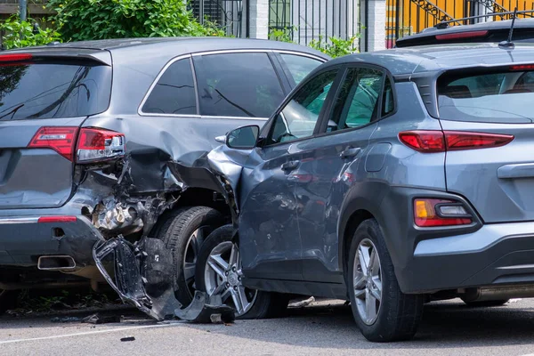 Car Crashed Parked Car Neighborhood Street — Stock Photo, Image