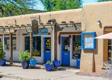 Santa Fe, NM, ABD - 16 Mayıs 2025: Santa Fe 'deki Palacio Restoranı