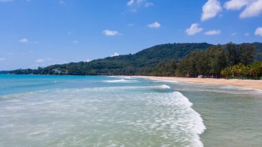 Kamala plajı, Tayland 'ın Phuket şehrinde bulunan güzel bir kumsal. Yüksek kalite fotoğraf