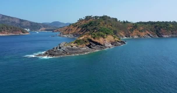 Promthep Cabo bela paisagem aérea View Alta qualidade FullHD imagens de água com uma montanha no fundo. — Vídeo de Stock