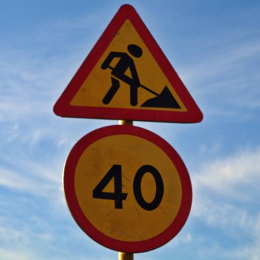 Yol çalışması geçici işareti