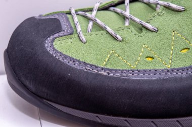 Tırmanma botu gibi.