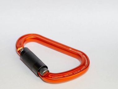 Tırmanma ve dağcılık için koyu turuncu alüminyum hafif karabina.