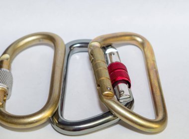 Kaya tırmanışı ve 8 'de çalışmak için farklı jandarmalar.