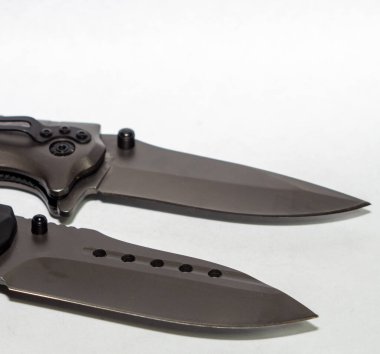 İki açık çakı 2 'yi kapatın.