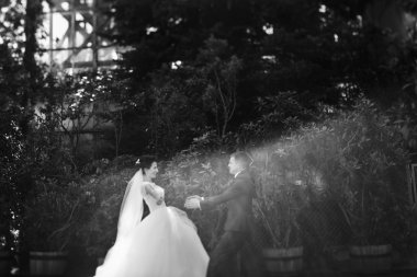 Çalışan mutlu güzel gelin