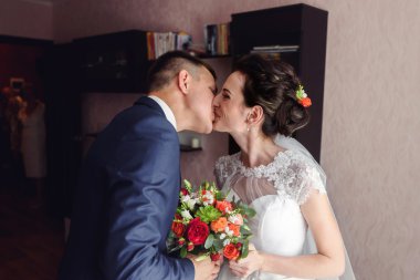 yakışıklı damat ve güzel gelin