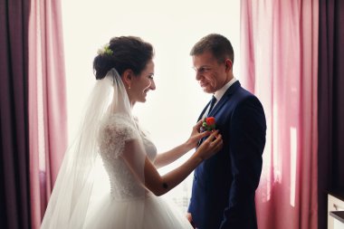 yakışıklı damat ve güzel gelin