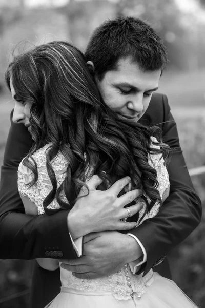 Romantic newlywed couple hugging — Stock Photo, Image