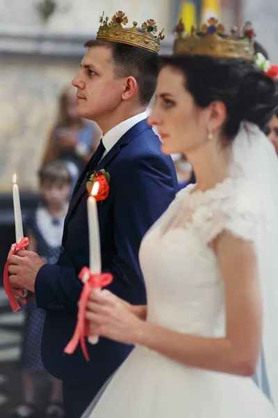 Nevěsta a ženich na svatebním obřadu — Stock fotografie