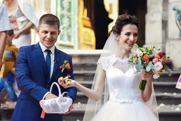 Yeni evli gelin ve damat — Stok fotoğraf