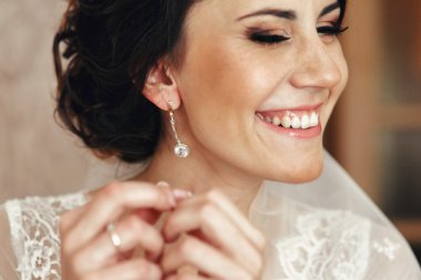 Güzel esmer gelin poz