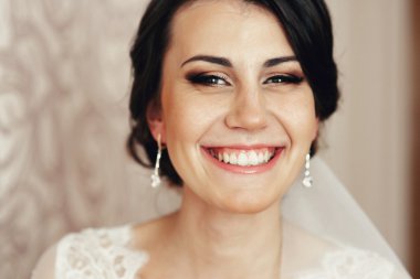 Güzel esmer gelin poz