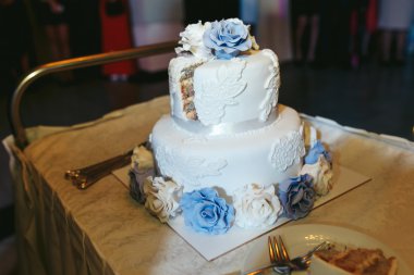 lezzetli beyaz düğün pastası